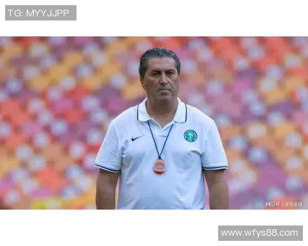 身披4号球衣的足球传奇人物与赛场风采解析